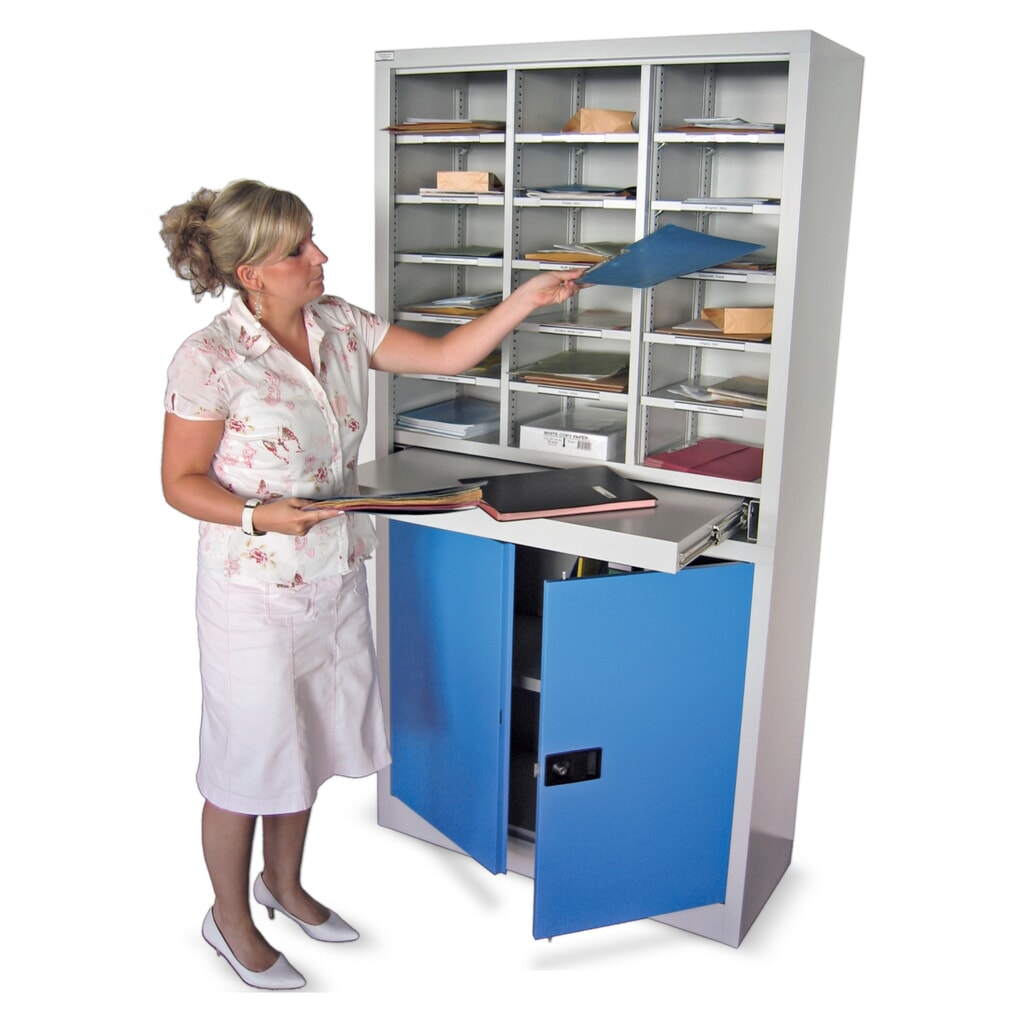 N° de l'image du produit 1 : Armoire de tri PAVOY, 18 compartiments et armoire à portes battantes, gris clair, bleu clair