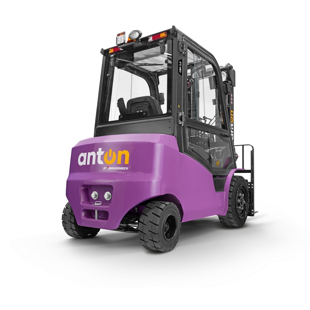 AntOn by Jungheinrich chariot élévateur électrique CBH 3.5 avec mât télescopique triple, hauteur de levage 4 800 mm, capacité de charge 3500 kg, cabine intempéries Comfort, y compris chargeur externe 80 V, 60 A, CEE, 5 broches N° de l'image du produit 3 : AntOn by Jungheinrich chariot élévateur électrique CBH 3.5 avec mât télescopique triple, hauteur de levage 4 800 mm, capacité de charge 3500 kg, cabine intempéries Comfort, y compris chargeur externe 80 V, 60 A, CEE, 5 broches