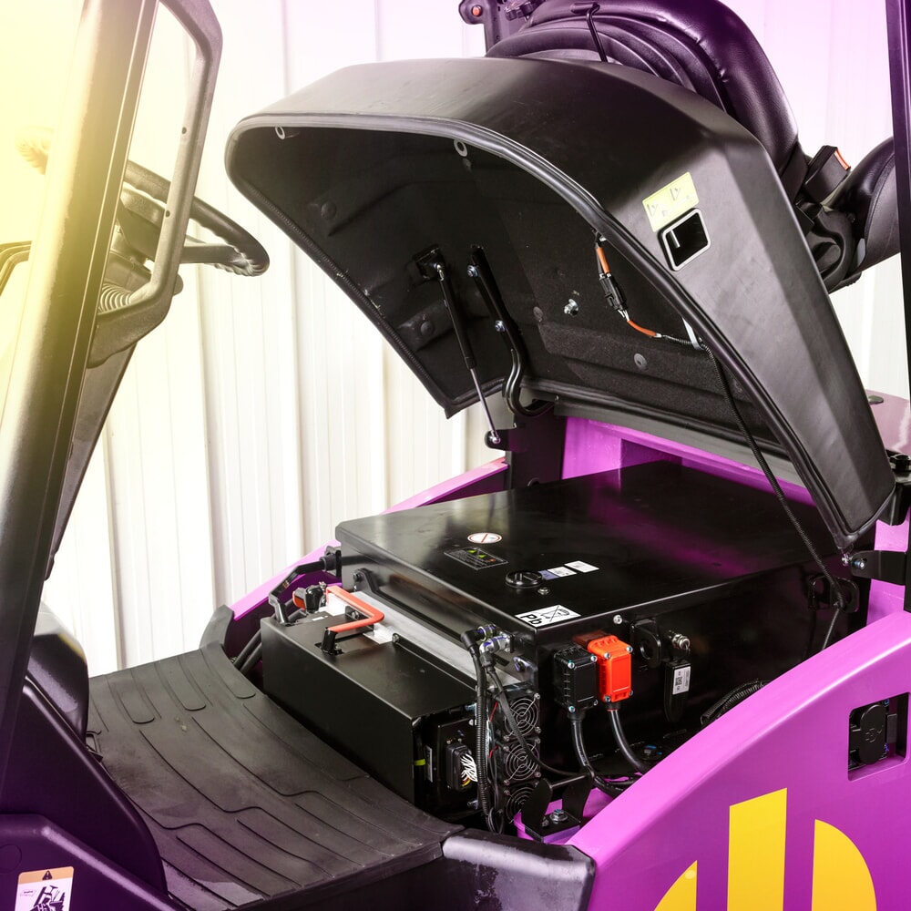 N° de l'image du produit 7 : AntOn by Jungheinrich chariot élévateur électrique CBH 3.5 avec mât télescopique triple, hauteur de levage 4 800 mm, capacité de charge 3500 kg, cabine intempéries ECO, y compris chargeur externe 80 V, 60 A, CEE, 5 broches
