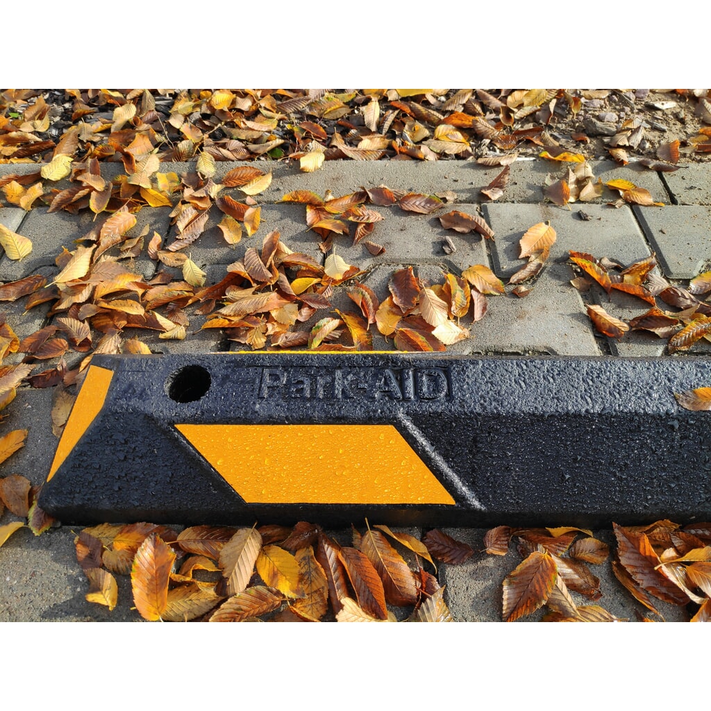 Butoir de roue MORAVIA Park-AID®, noir avec bandes réfléchissantes jaunes, largeur 900 mm N° de l'image du produit 4 : Butoir de roue MORAVIA Park-AID®, noir avec bandes réfléchissantes jaunes, largeur 900 mm