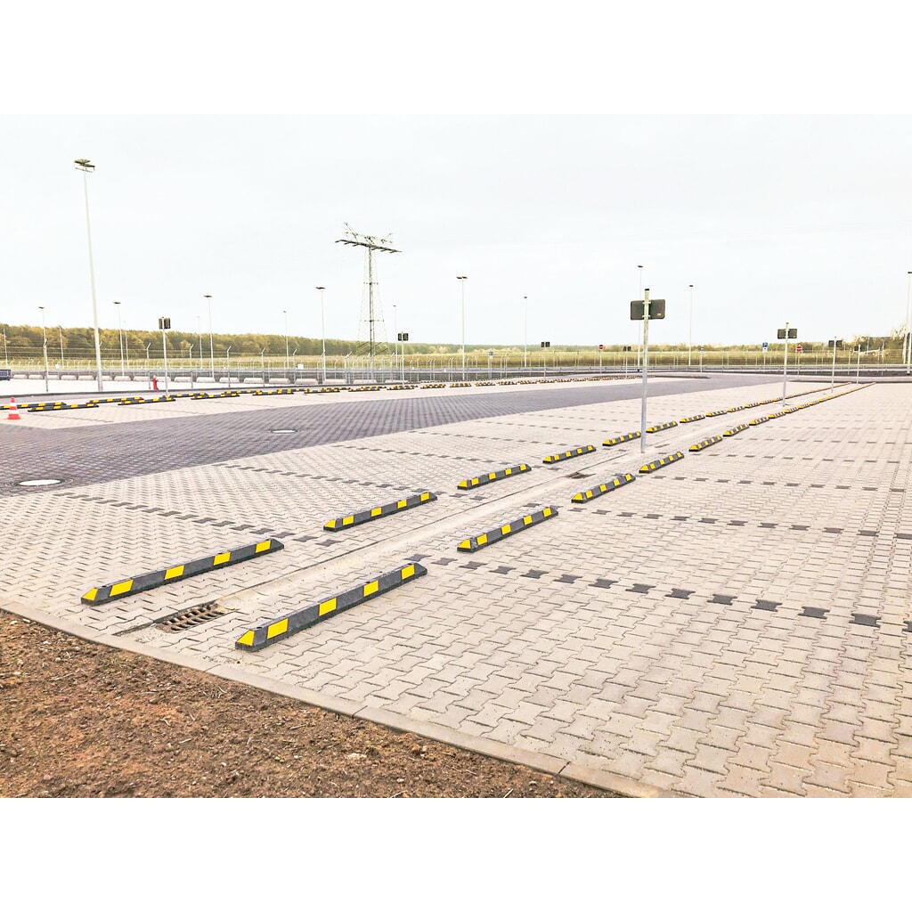N° de l'image du produit 6 : Butoir de roue MORAVIA Park-AID®, noir avec bandes réfléchissantes jaunes, largeur 900 mm