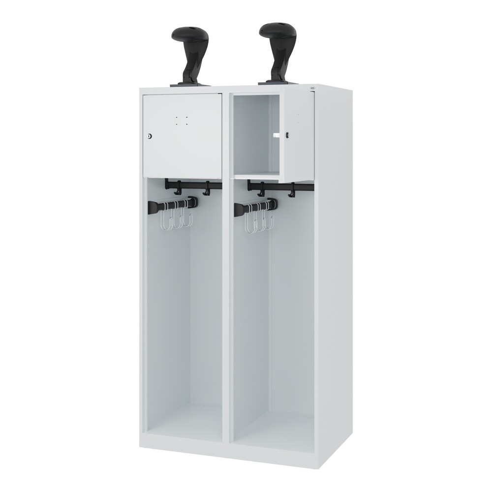 Numéro de l'image du produit 1: C+P Vestiaire pompier YOUNGSTER, patins, 2 compartiments, HxlxP 1 530 x 800 x 500 mm, gris clair, avec support de casque