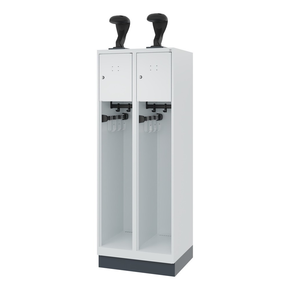 Numéro de l'image du produit 5: C+P Vestiaire pompier YOUNGSTER, socle, 2 compartiments, HxlxP 1 530 x 600 x 500 mm, gris clair, avec support de casque