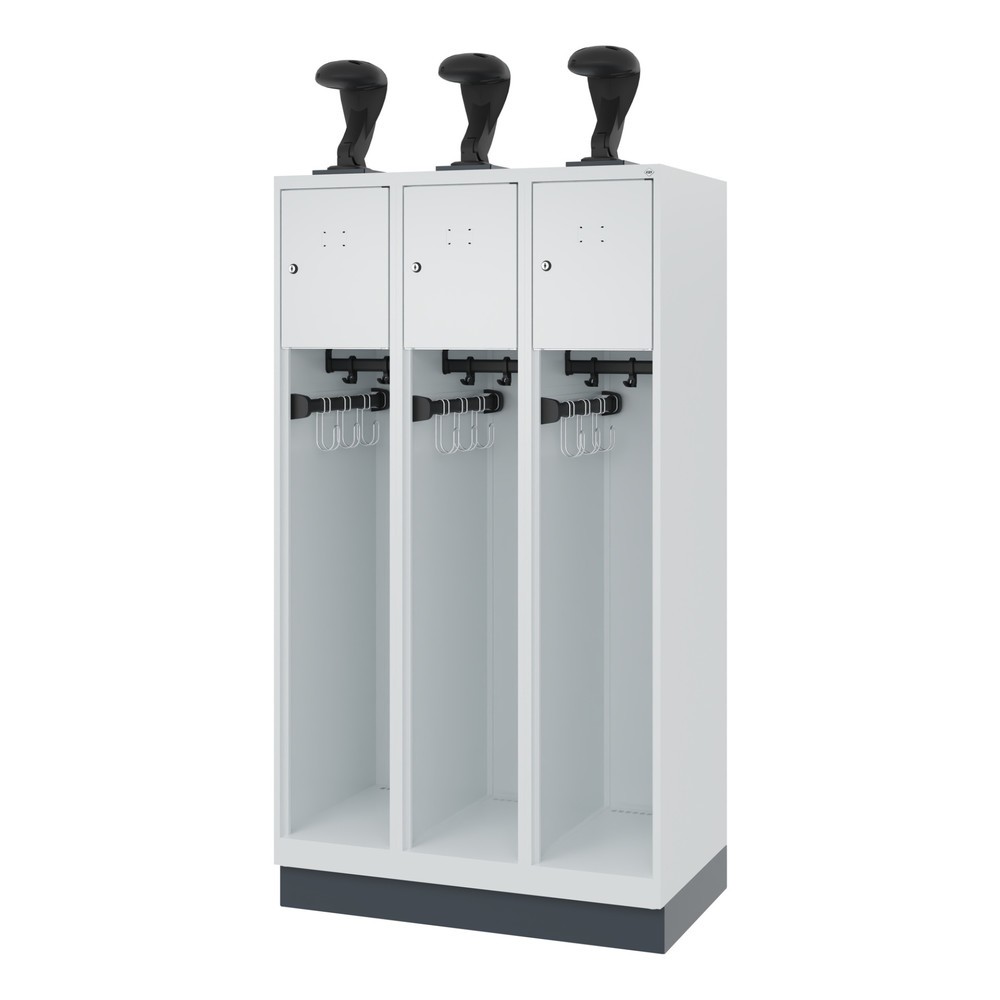Numéro de l'image du produit 5: C+P Vestiaire pompier YOUNGSTER, socle, 3 compartiments, HxlxP 1 530 x 900 x 500 mm, gris clair, avec support de casque
