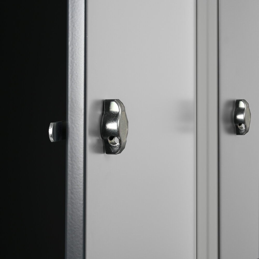 N° de l'image du produit 6 : Casier double au sol Steinbock®, 2 compartiments, paroi de séparation centrale, fermeture à pêne tournant, HxlxP 1 800 x 800 x 500 mm, gris clair / gris clair