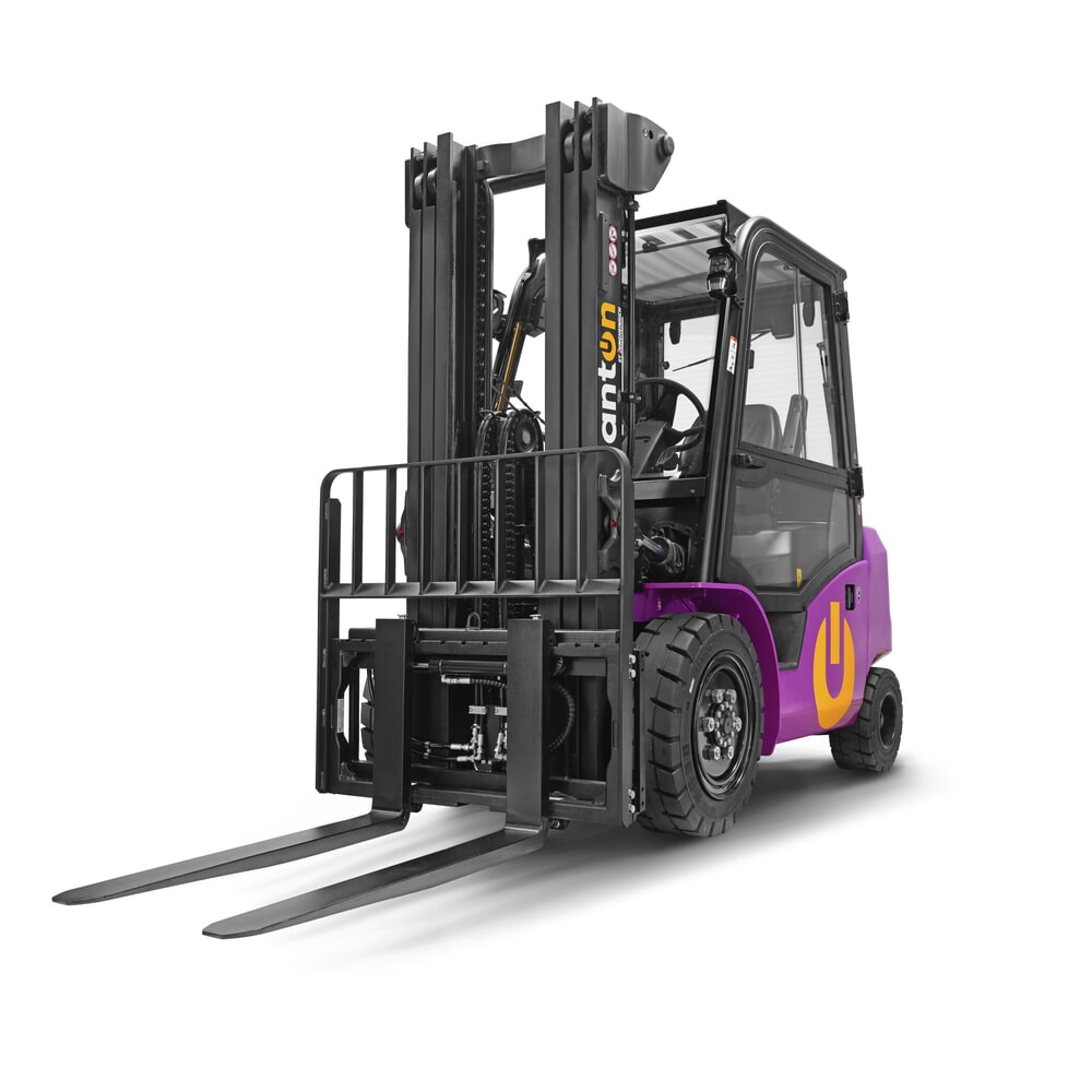 N° de l'image du produit 1 : Chariot élévateur électrique AntOn par Jungheinrich CBH 3.0 avec mât télescopique triple, hauteur de levage 4 800 mm, capacité de charge 3 000 kg, cabine intempéries Comfort, y compris chargeur externe 80 V, 60 A, CEE, 4 broches
