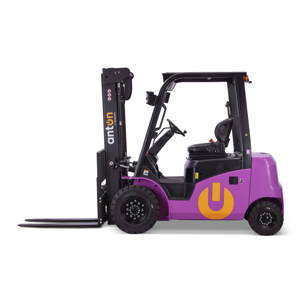 N° de l'image du produit 1 : Chariot élévateur électrique AntOn par Jungheinrich CBH 2.5 avec mât télescopique triple, hauteur de levage 4 800 mm, capacité de charge 2 500 kg, cabine intempéries ECO, y compris chargeur externe 80 V, 60 A, CEE, 5 broches
