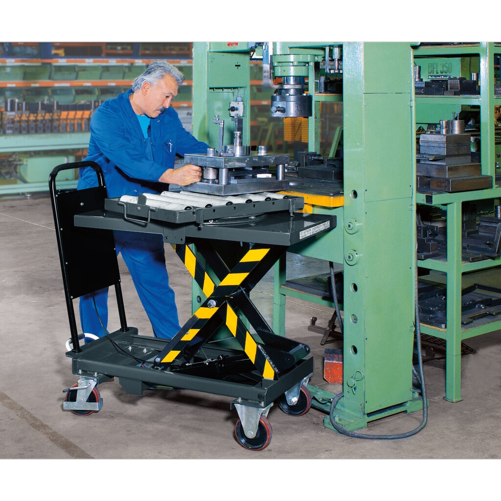 N° de l'image du produit 2 : fetra® Chariot à plate-forme élévatrice à ciseaux avec panneau de butée, capacité de charge 500 kg, 1 010 x 520 mm