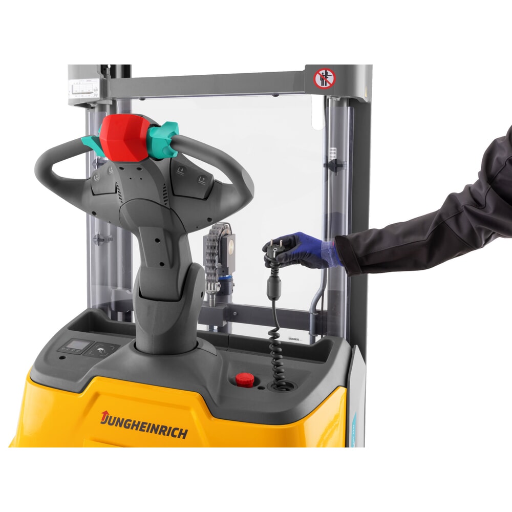 N° de l'image du produit 2 : Gerbeur électrique Jungheinrich ERC 110i DZ avec plateforme de conduite, mât télescopique triple, hauteur de levage 4 300 mm, capacité de charge 1 000 kg, hydraulique proportionnelle