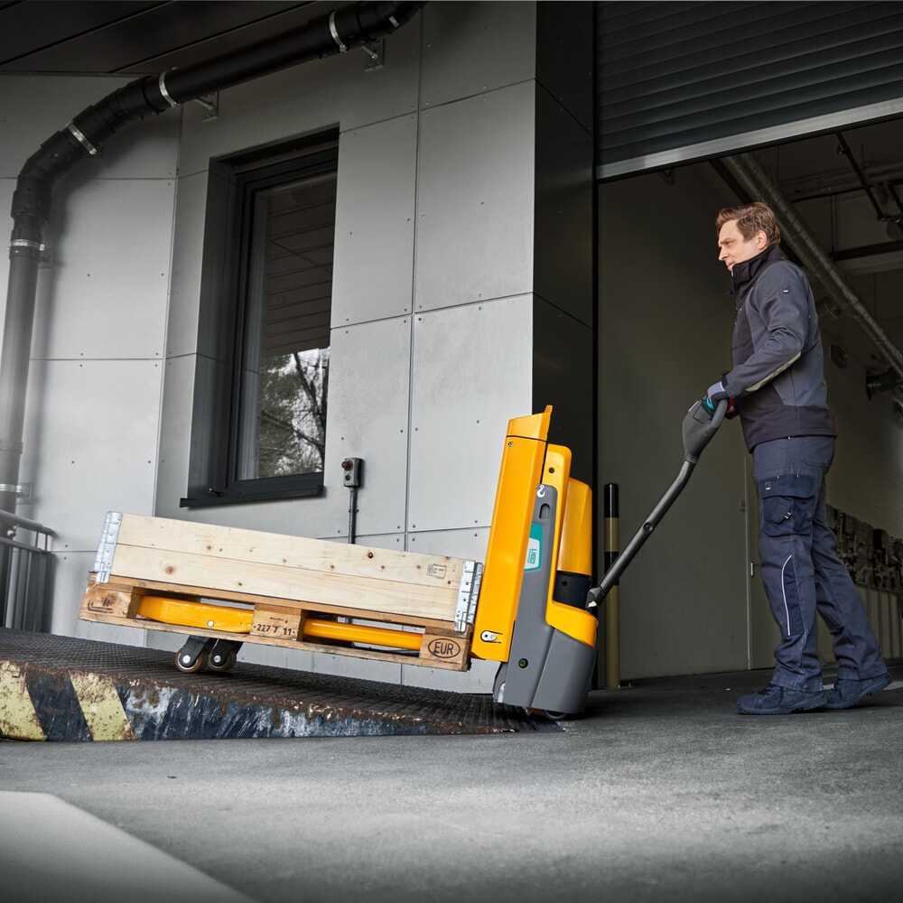Numéro de l'image du produit 2: Transpalette électrique Jungheinrich EJE 118i, capacité de charge 1 800 kg, longueur des fourches 1 150 mm