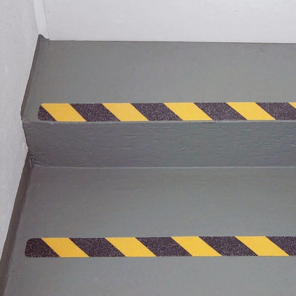 N° de l'image du produit 2 : Revêtement antidérapant m2™, marquage de signalisation, rouleau, largeur 150 mm, noir-jaune