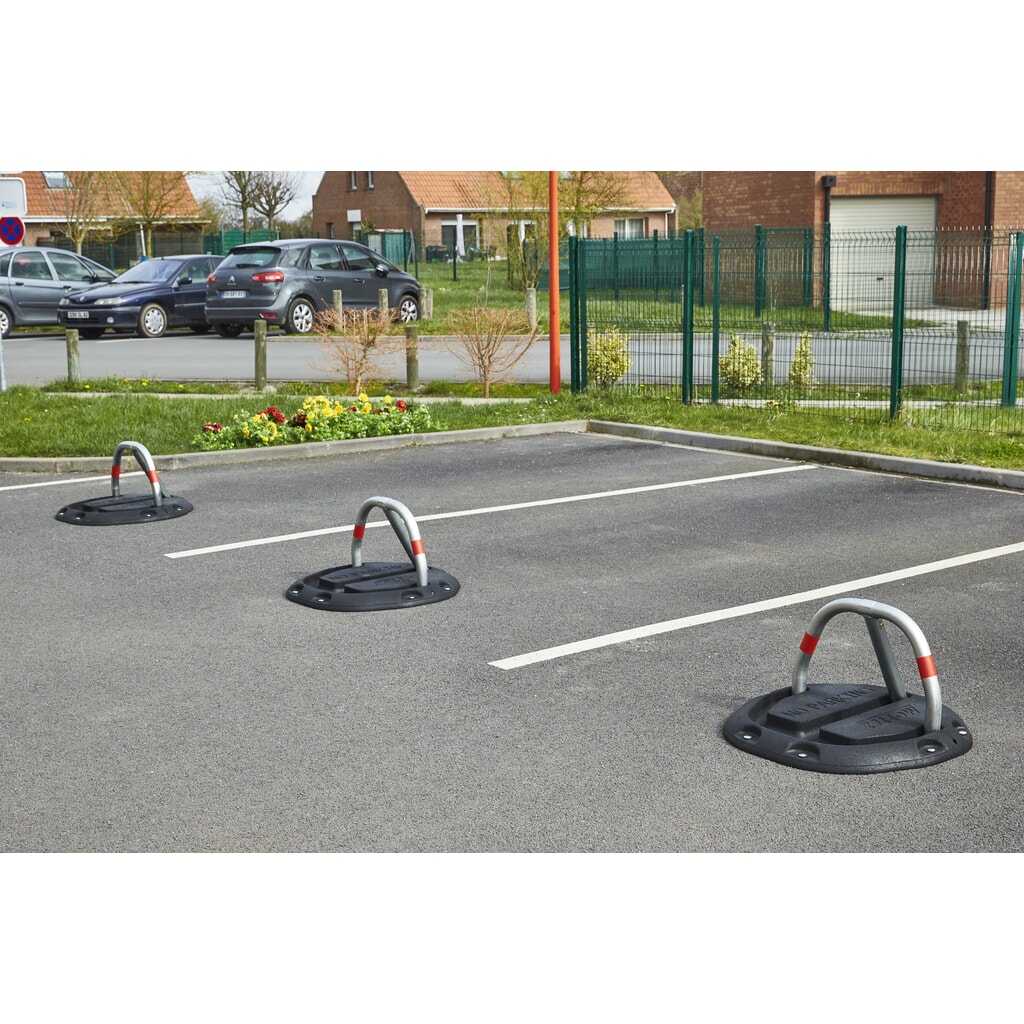 MOTTEZ Barrière de parking en caoutchouc moulé avec serrure N° de l'image du produit 11 : MOTTEZ Barrière de parking en caoutchouc moulé avec serrure