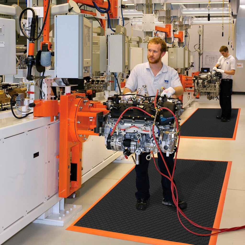 Tapis anti-fatigue NoTrax Safety Stance Solid™, l x L 970 x 1 630 mm, noir/orange N° de l'image du produit 3 : Tapis anti-fatigue NoTrax Safety Stance Solid™, l x L 970 x 1 630 mm, noir/orange