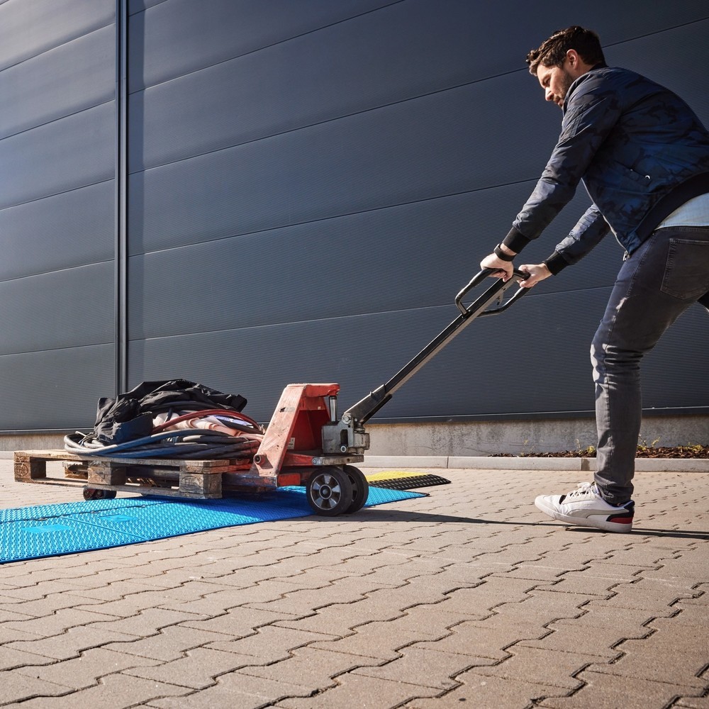 Numéro de l'image du produit 8: Rampe avec passage de câbles Defender® MIDI 5 2D by Adam Hall, bleue
