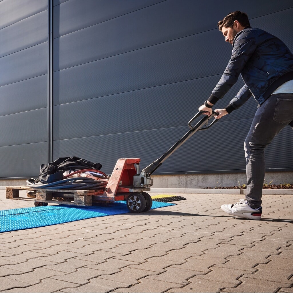 Rampe avec passage de câbles Defender® MIDI 5 2D by Adam Hall, bleue N° de l'image du produit 8 : Rampe avec passage de câbles Defender® MIDI 5 2D by Adam Hall, bleue