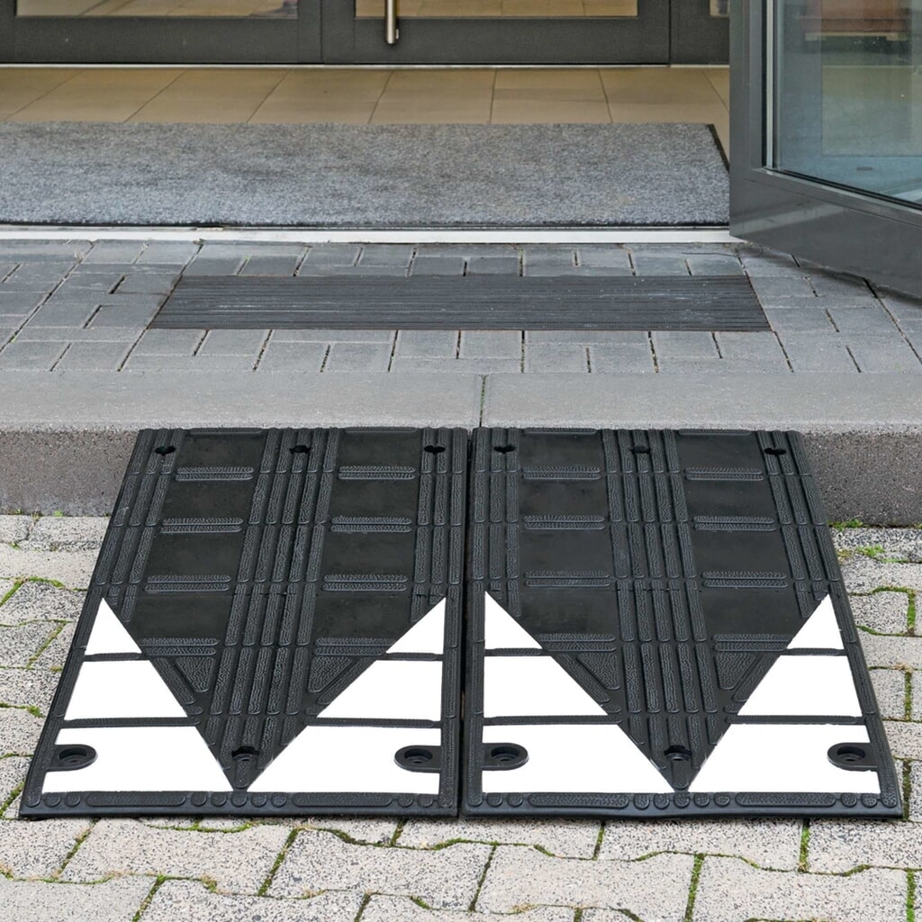 Rampe de trottoir MORAVIA en caoutchouc vulcanisé, l x H x P 450 x 75 x 1 000 mm, noir-blanc, matériel de fixation inclus N° de l'image du produit 2 : Rampe de trottoir MORAVIA en caoutchouc vulcanisé, l x H x P 450 x 75 x 1 000 mm, noir-blanc, matériel de fixation inclus