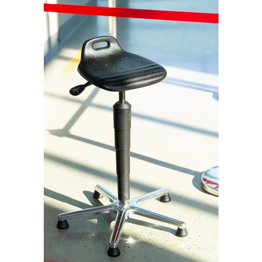 Numéro de l'image du produit 4: Siège assis-debout, assise en PU pivotante et inclinable, hauteur d’assise 620-880 mm, base aluminium, poignée de transport