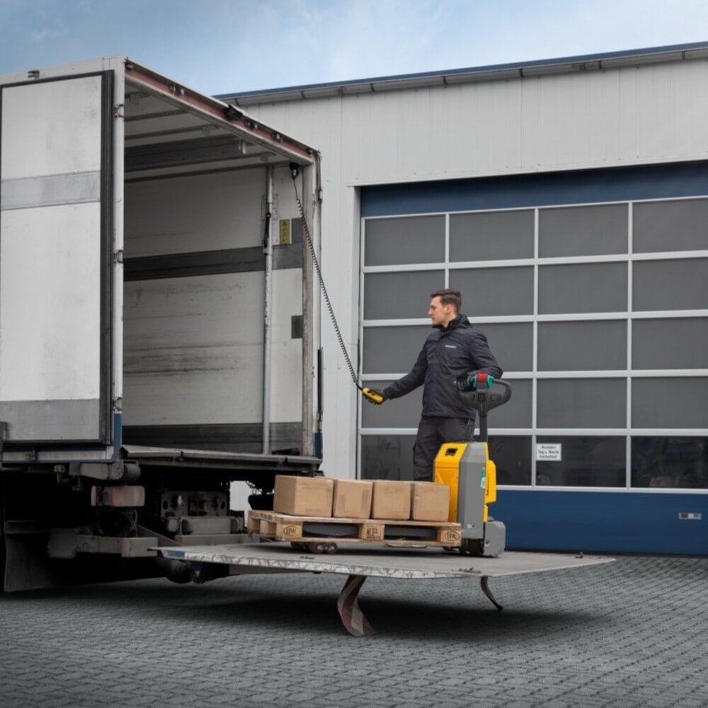 Transpalette électrique Jungheinrich AME 18, capacité de charge 1 800 kg, longueur de fourche 1 150 mm, largeur de fourche spéciale 670 mm, galets tandem N° de l'image du produit 8 : Transpalette électrique Jungheinrich AME 18, capacité de charge 1 800 kg, longueur de fourche 1 150 mm, largeur de fourche spéciale 670 mm, galets tandem