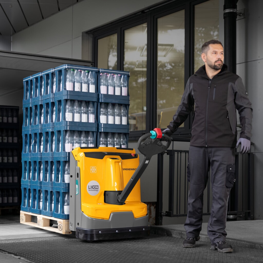 Transpalette électrique Jungheinrich EJE 120i, capacité de charge 2 000 kg, longueur des fourches 1 150 mm N° de l'image du produit 6 : Transpalette électrique Jungheinrich EJE 120i, capacité de charge 2 000 kg, longueur des fourches 1 150 mm