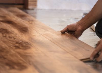 Outils pour le parquet : le matériel nécessaire pour la découpe et la pose de parquet stratifié et flottant