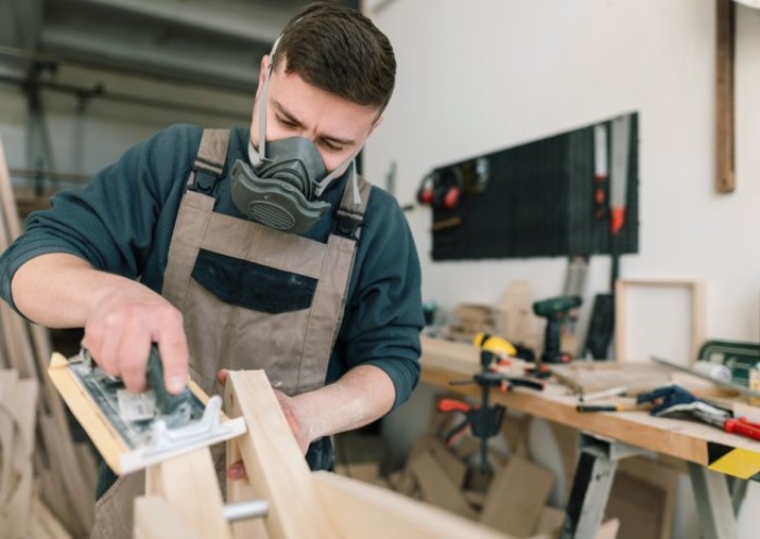 Bien poncer le bois à la ponceuse