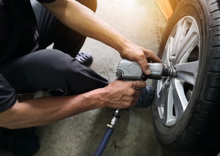 Clé démonte roue de voiture - Équipement auto