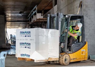 Conduire un chariot élévateur : en toute sécurité et sans accident